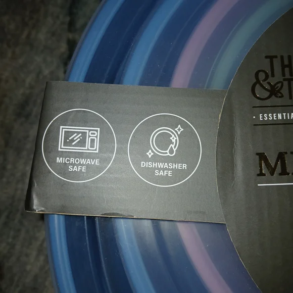 Thyme & Table Mixing Bowl Set with Easy Grip Lids - Picture 3 of 5